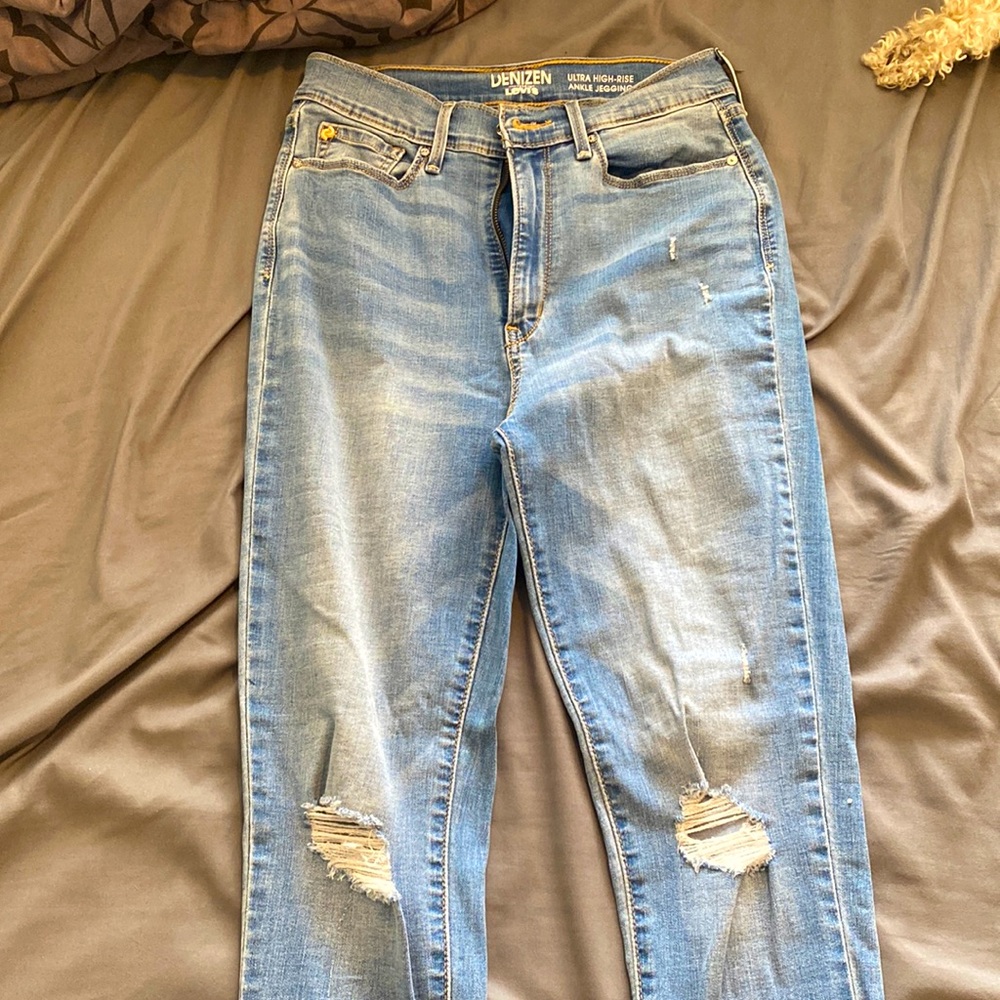 Levi’s high rise jegging size 7